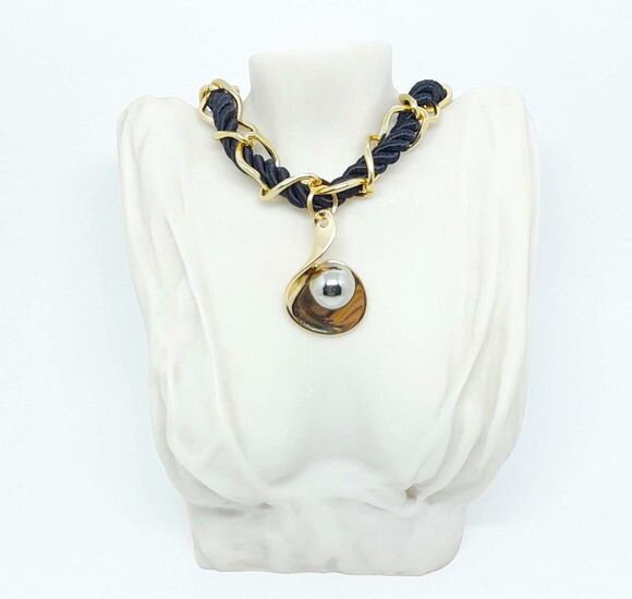 Colar Choker Corda de São Francisco Preta e Pingente