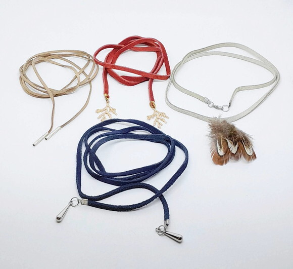 Colar Choker em Camurça Natural Verde e Ponteira Folheada