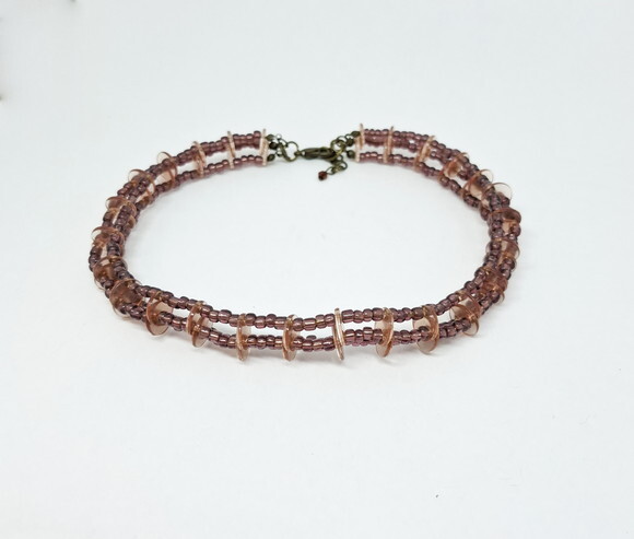 Colar Choker em Miçangas e Círculos em Acrílico Lilás