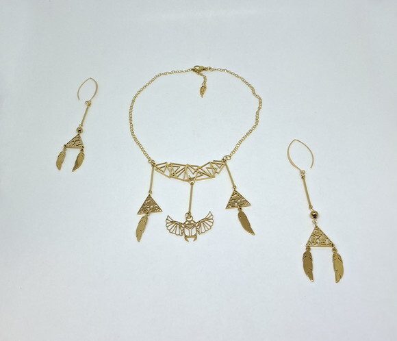 Colar em Aço Inox Dourado com Motivos Egípcios