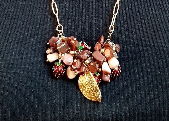 Colar em Aço Inoxidável Dourado e Pedras Naturais
