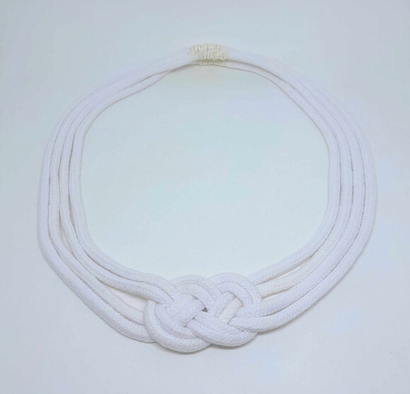 Colar em Corda de Algodão Branco com Nós de Marinheiro