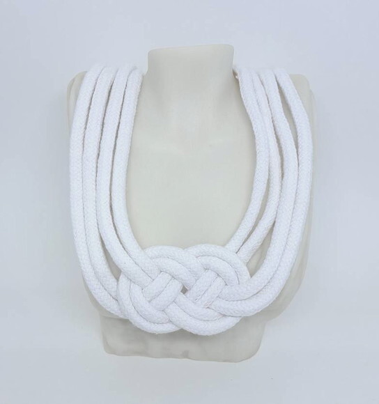 Colar em Corda de Algodão Branco com Nós de Marinheiro