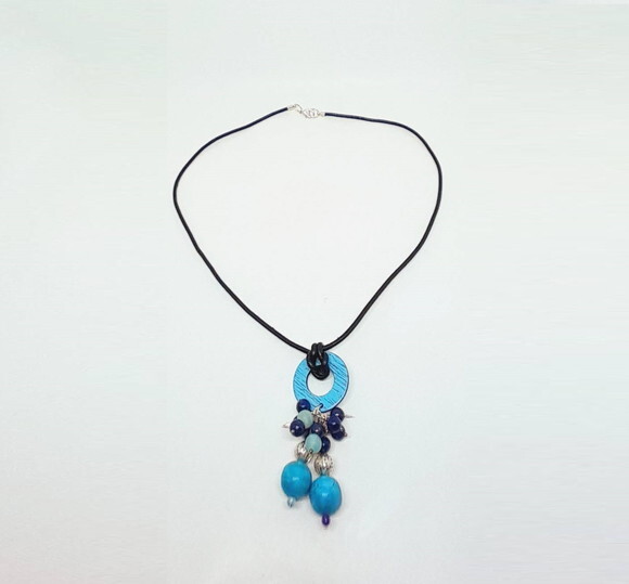 Colar em Couro Natural Preto, Resina Quartzo Azul e Ágata