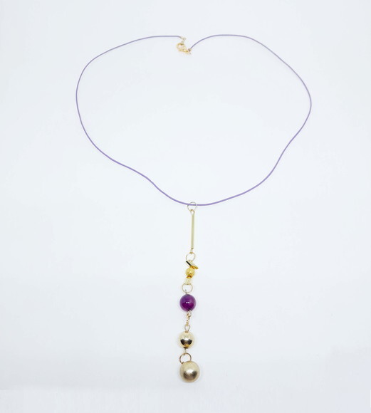 Colar em Couro Natural Roxo com Pingente de Peças Folheadas