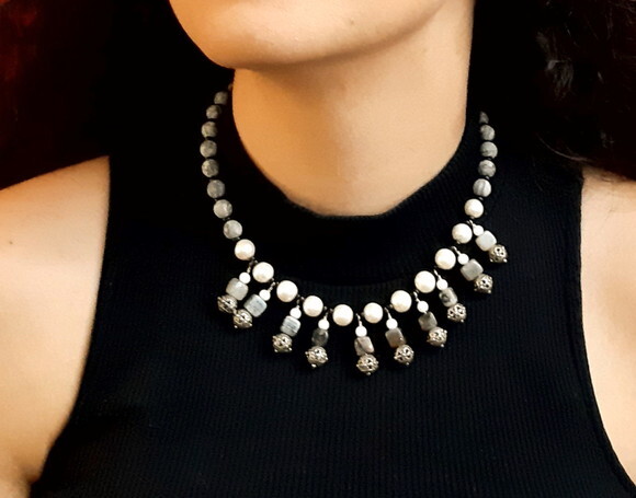 Colar em Estilo Indiano com Pérolas e Pedras Naturais