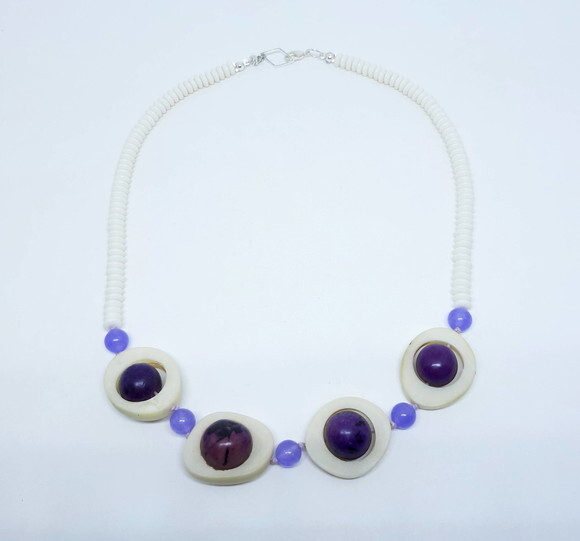 Colar em jarina, paxiubão e cristal roxo