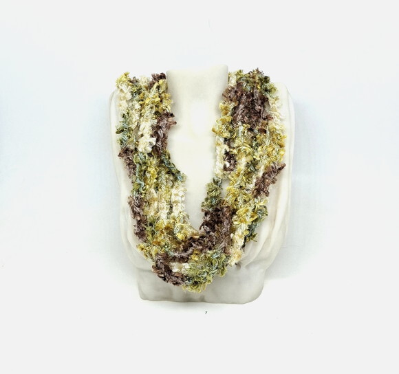 Colar em Linha com Sete Voltas em Marrom, Creme e Verde