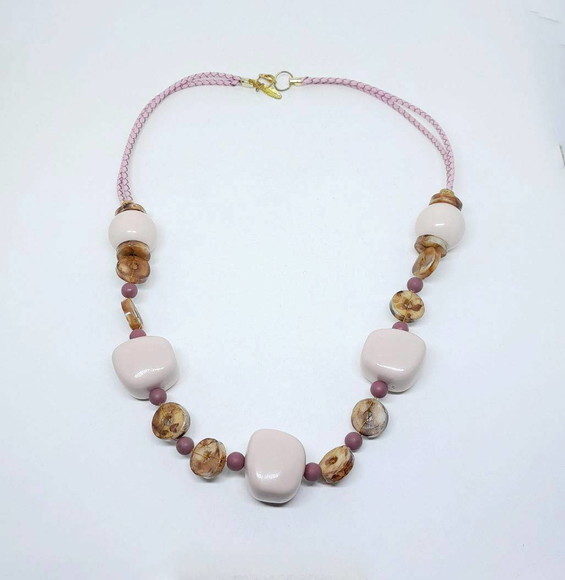 Colar Longo em Resinas nas Cores Marrom e Rosa Chá