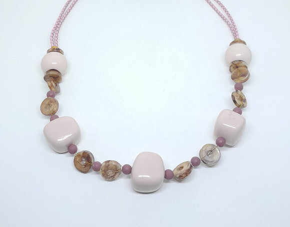 Colar Longo em Resinas nas Cores Marrom e Rosa Chá