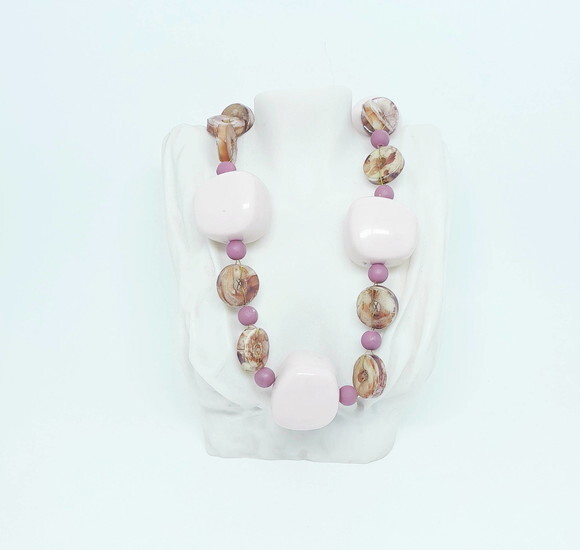 Colar Longo em Resinas nas Cores Marrom e Rosa Chá