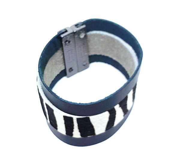Pulseira em Couro Natural em Preto e Branco com Fecho Ímã