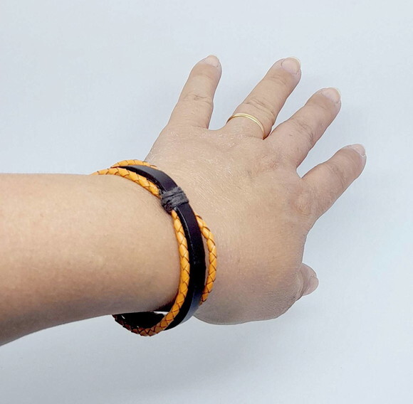 Pulseira em Couro Natural nas Cores Chocolate e Alaranjada