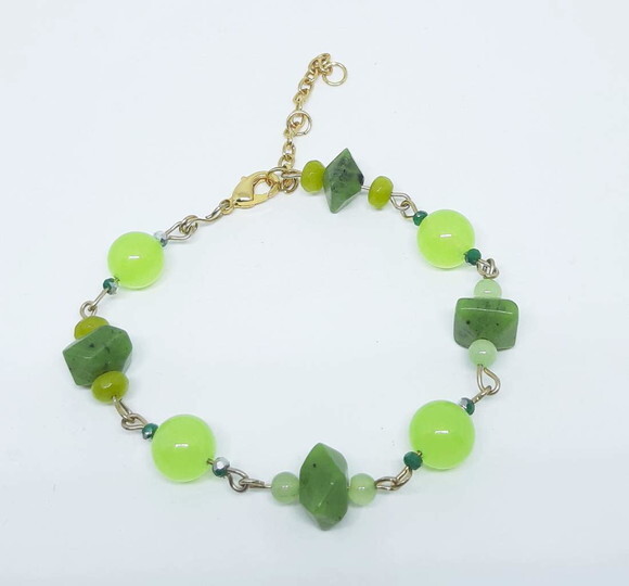 Pulseira em Pedra Natural Jade, Cristal e Peças Folheadas