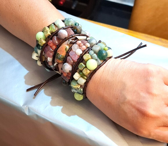 Pulseira em Pedras Naturais Chan Luu Várias Voltas