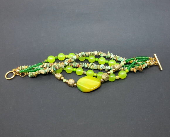 Pulseira em Pedras Naturais e Aço Inox Dourado
