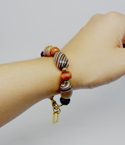 Pulseira em Pedras Naturais e Aço Inoxidável Dourado