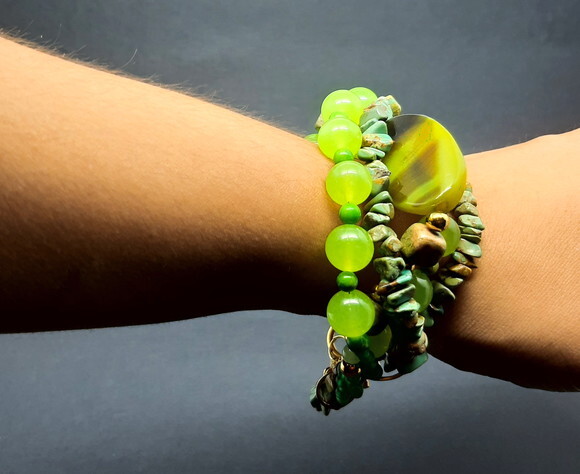 Pulseira em Pedras Naturais e Aço Inox Dourado