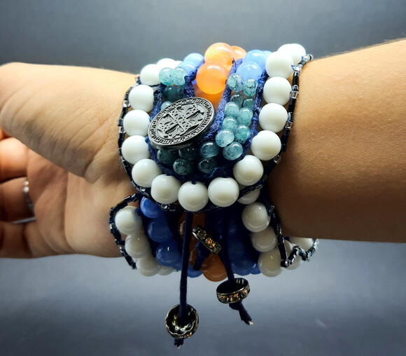 Pulseira em pedras naturais e cerâmica estilo Chan Luu