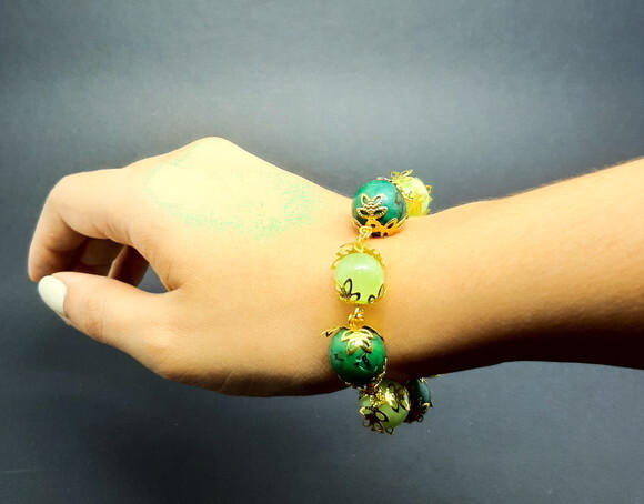 Pulseira em sementes de paxiubão e jades verdes