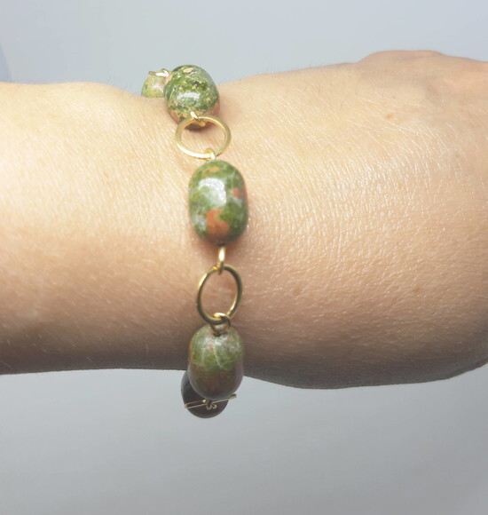 Pulseira folheada com pedra natural unakita