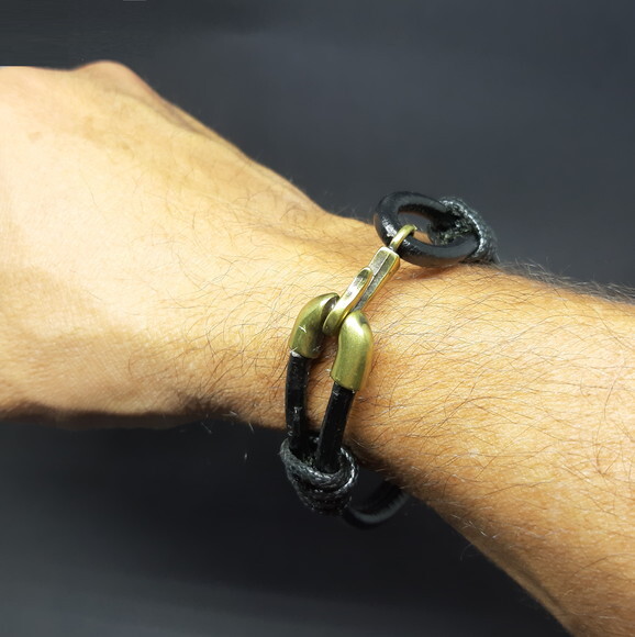 Pulseira Masculina em Couro Natural e Fecho Gancho