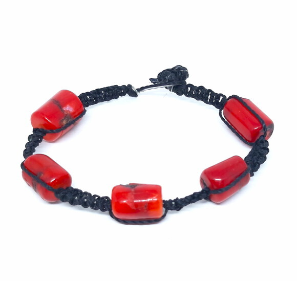 Pulseira Shambala em Fio Preto Encerado e Corais Naturais