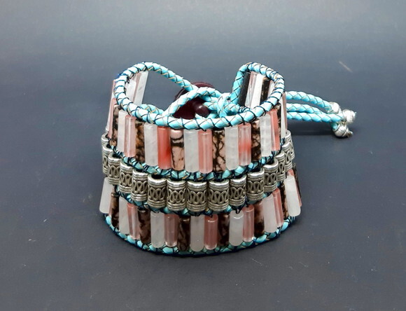 Pulseira tipo Chan Luu em pedras naturais