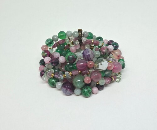 Bracelete em Pedras Naturais com Sete Voltas