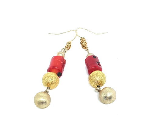 Brincos em Coral Vermelho e Bolinhas Folheadas a Ouro