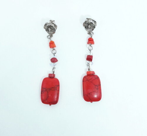Brincos em Howlita, Coral, Pedra da Lua e Rosa de Metal