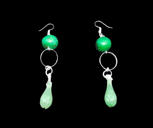Brincos em paxiubão, jade e peças folheadas a prata