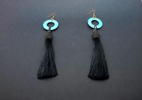Brincos em Tassel Preto e Resina Azul