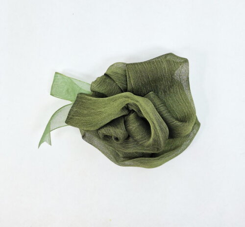 Broche em Organza Verde Musgo com Laço de Fita Verde