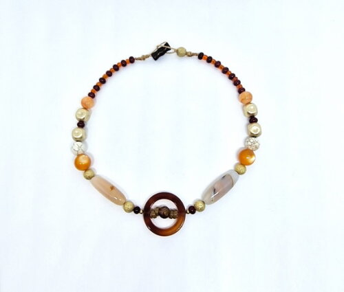 Colar Choker em Ágata, Howlita, Olho de Gato e Folheados