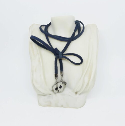 Colar Choker em Camurça Azul Marinho com Pingentes de Cartas