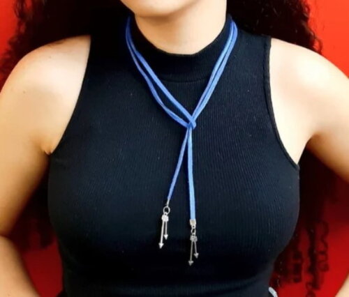 Colar Choker em Camurça Natural Azul com Ponteiras