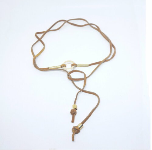 Colar Choker em Camurça Natural e Peças Folheadas