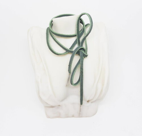 Colar Choker em Camurça Natural Verde e Ponteira Folheada