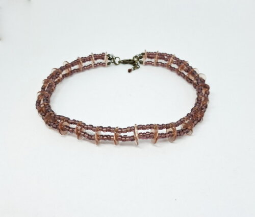 Colar Choker em Miçangas e Círculos em Acrílico Lilás