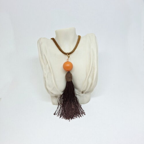 Colar em Camurça Natural e Pingente com Tassel Marrom