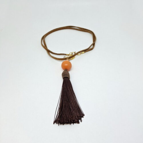 Colar em Camurça Natural e Pingente com Tassel Marrom
