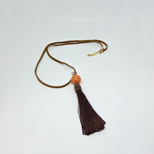 Colar em Camurça Natural e Pingente com Tassel Marrom