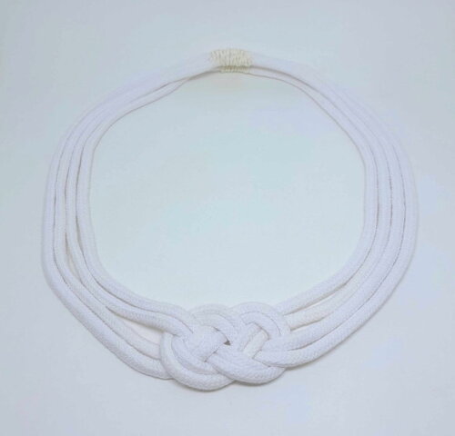 Colar em Corda de Algodão Branco com Nós de Marinheiro