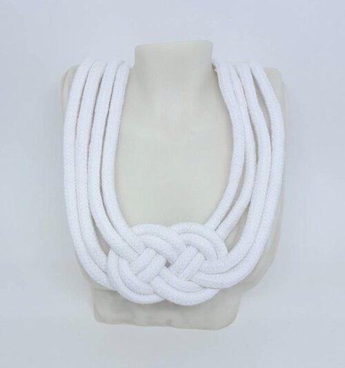 Colar em Corda de Algodão Branco com Nós de Marinheiro