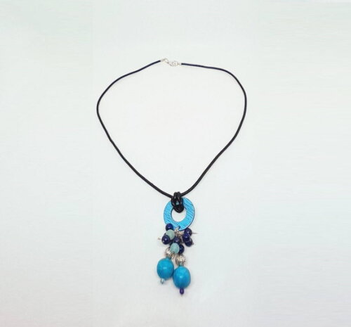 Colar em Couro Natural Preto, Resina Quartzo Azul e Ágata