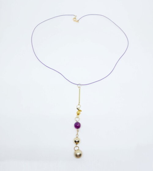 Colar em Couro Natural Roxo com Pingente de Peças Folheadas