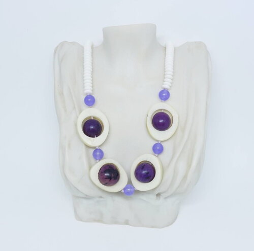 Colar em jarina, paxiubão e cristal roxo