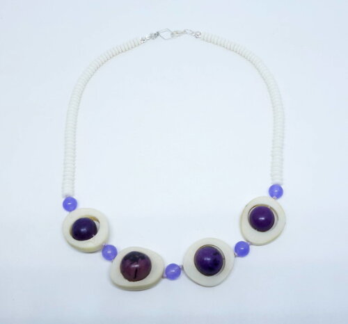 Colar em jarina, paxiubão e cristal roxo