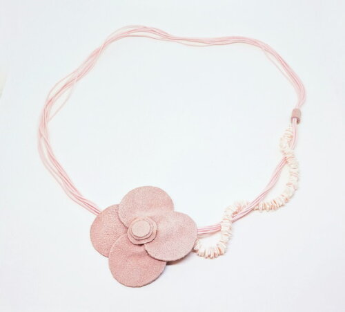 Colar Longo em Madrepérola Cor-de-rosa e Couro Natural